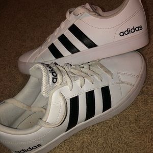 Women’s Adidas Neo sneakers